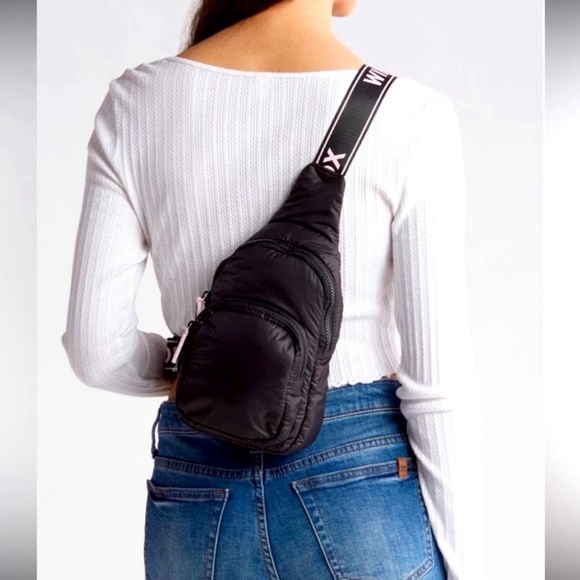 Wildfox Handbags - Gorgeous, Wildfox black sling bag ❤️
